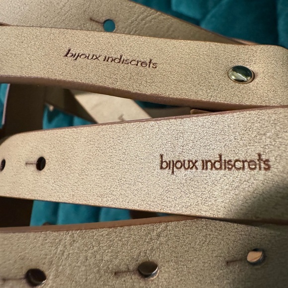 Bijoux Indiscrets Wide Belt and Restraints - Picture 9 of 11